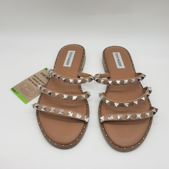 1289- Steve Madden Slip-On 3 Band Sandals, Silver Pyramid Studded Lodell Sz7 NWT - Picture 4 of 9